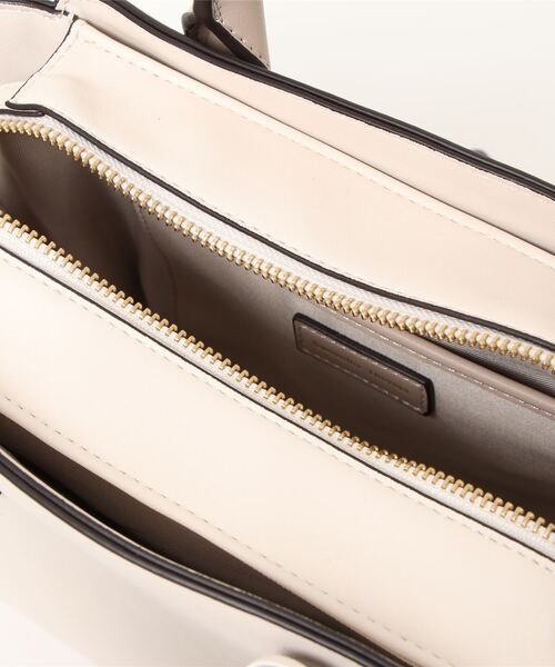 Samantha Thavasa（サマンサタバサ）の「バイカラーハンドルバッグ（ハンドバッグ・レディース・ブラック/グレイッシュベージュ/ピンクベージュ/オフホワイト・FREE）」の10枚目の写真