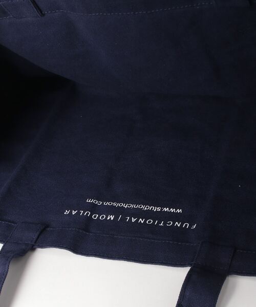 STUDIO NICHOLSON(スタジオニコルソン)の「【STUDIO NICHOLSON】 COTTON CANVAS THE LARGE TOTE(トートバッグ・メンズ・ダークネイビー・ONE SIZE)」の4枚目の写真