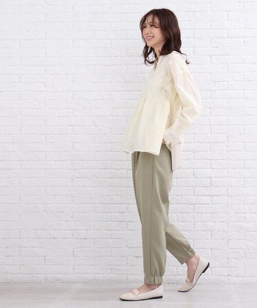 SHOO・LA・RUE(シューラルー)の「◆【2点セット】ウエストギャザーブラウス+タンクトップ(その他トップス・レディース・レッド系4/ネイビー系2/イエロー系2・02/03/04)」の4枚目の写真