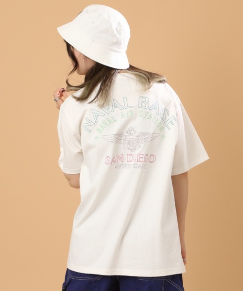 AVIREX（アヴィレックス）の「ネオンカラー ナバル Tシャツ/NEON COLOR NAVAL T-SHIRT（Tシャツ/カットソー・レディース・ブラック/ホワイト/ブラウン系その他/ダークオリーブ・MEDIUM/LARGE/XX-LARGE/X-LARGE）」の2枚目の写真