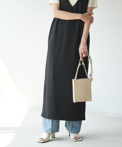 IAMUSE（アイアミューズ）の「Vネックロングワンピース S0608【IAMUSE】（ワンピース・レディース・ブラック/グレイッシュベージュ・FREE）」の4枚目の写真