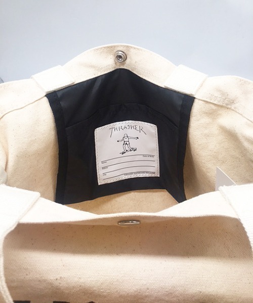 THRASHER（スラッシャー）の「THRASHER/スラッシャー Tote Shoulder M トートバック エコバック ショルダーバック ロゴ入り 2way マークゴンザレス（ショルダーバッグ・メンズ・ホワイト系その他/ホワイト系その他2/ホワイト系その他3/ホワイト系その他4/ブラック系その他2/ブラック系その他/ホワイト系5/ブラック系その他3/ホワイト系その他6/ブラック系その他4/ブラック系その他5・FREE）」の14枚目の写真