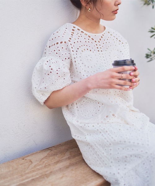 titivate（ティティベイト）の「前後2wayｺｯﾄﾝﾚｰｽﾏｰﾒｲﾄﾞﾜﾝﾋﾟｰｽ（ワンピース・レディース・ブラック/オフホワイト/グレイッシュベージュ・S/M/L）」の4枚目の写真