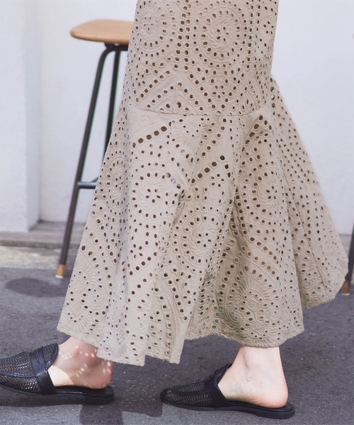 titivate（ティティベイト）の「前後2wayｺｯﾄﾝﾚｰｽﾏｰﾒｲﾄﾞﾜﾝﾋﾟｰｽ（ワンピース・レディース・ブラック/オフホワイト/グレイッシュベージュ・S/M/L）」の9枚目の写真