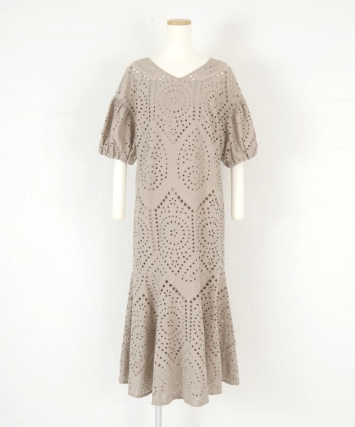 titivate（ティティベイト）の「前後2wayｺｯﾄﾝﾚｰｽﾏｰﾒｲﾄﾞﾜﾝﾋﾟｰｽ（ワンピース・レディース・ブラック/オフホワイト/グレイッシュベージュ・S/M/L）」の14枚目の写真