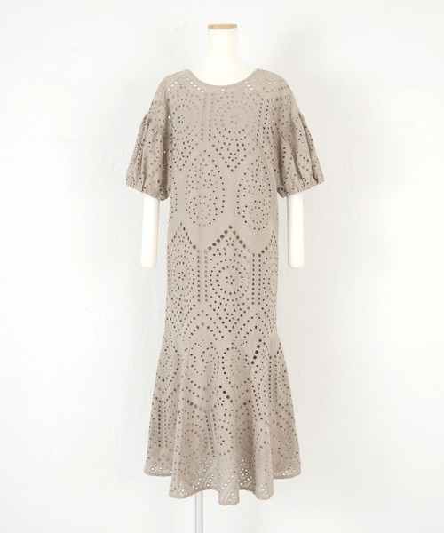 titivate（ティティベイト）の「前後2wayｺｯﾄﾝﾚｰｽﾏｰﾒｲﾄﾞﾜﾝﾋﾟｰｽ（ワンピース・レディース・ブラック/オフホワイト/グレイッシュベージュ・S/M/L）」の17枚目の写真