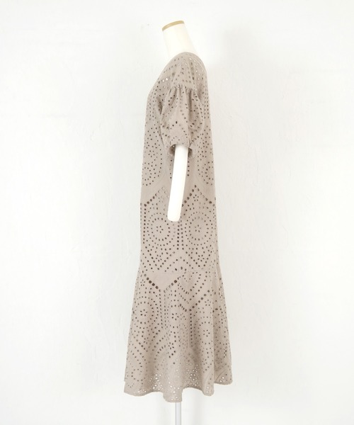 titivate（ティティベイト）の「前後2wayｺｯﾄﾝﾚｰｽﾏｰﾒｲﾄﾞﾜﾝﾋﾟｰｽ（ワンピース・レディース・ブラック/オフホワイト/グレイッシュベージュ・S/M/L）」の18枚目の写真