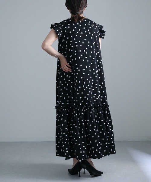 ap retro（アプレトロ）の「ドット肩フリルティアードワンピース（ワンピース・レディース・ネイビー/ブラック/ベージュ・FREE）」の4枚目の写真