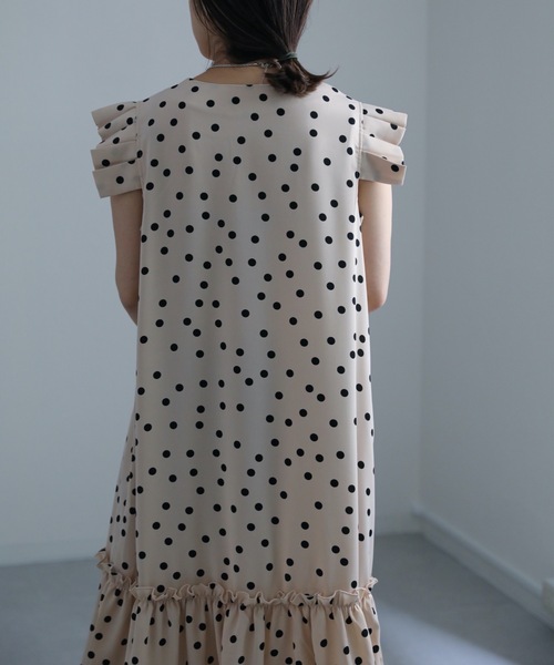 ap retro（アプレトロ）の「ドット肩フリルティアードワンピース（ワンピース・レディース・ネイビー/ブラック/ベージュ・FREE）」の13枚目の写真