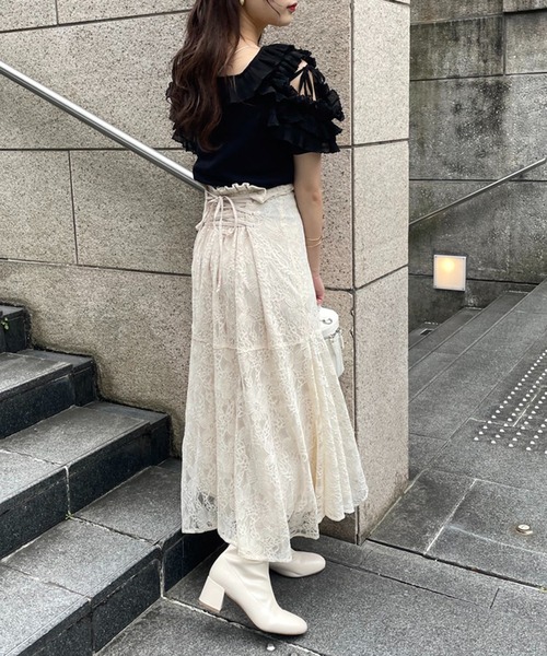 one after another NICE CLAUP(ワンアフターアナザーナイスクラップ)の「肩フリルテレコトップス(Tシャツ/カットソー・レディース・ブラック/オフホワイト/アイボリー・FREE)」の4枚目の写真