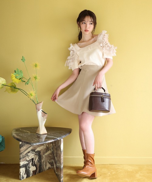 one after another NICE CLAUP(ワンアフターアナザーナイスクラップ)の「肩フリルテレコトップス(Tシャツ/カットソー・レディース・ブラック/オフホワイト/アイボリー・FREE)」の18枚目の写真