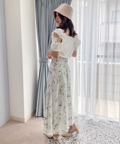 one after another NICE CLAUP(ワンアフターアナザーナイスクラップ)の「肩フリルテレコトップス(Tシャツ/カットソー・レディース・ブラック/オフホワイト/アイボリー・FREE)」の16枚目の写真