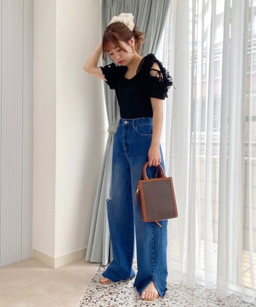 one after another NICE CLAUP(ワンアフターアナザーナイスクラップ)の「肩フリルテレコトップス(Tシャツ/カットソー・レディース・ブラック/オフホワイト/アイボリー・FREE)」の13枚目の写真