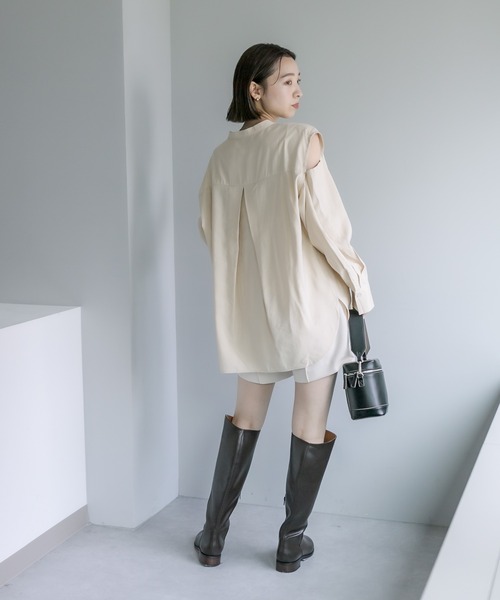 mystic(ミスティック)の「テンセルライク肩あきシャツ(シャツ/ブラウス・レディース・ベージュ/ネイビー/オフホワイト・FREE)」の13枚目の写真