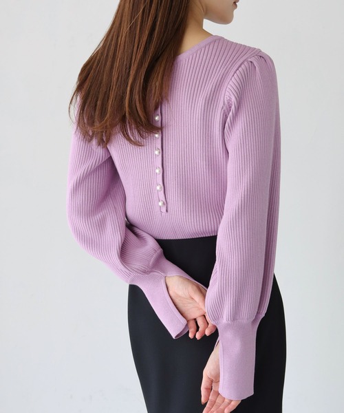 HER CLOSET(ハークローゼット)の「【Twenty Three】2wayパール釦リブニット(ニット/セーター・レディース・ブラック/オフホワイト/ブルー/ライトグリーン/ラベンダー・FREE)」の2枚目の写真