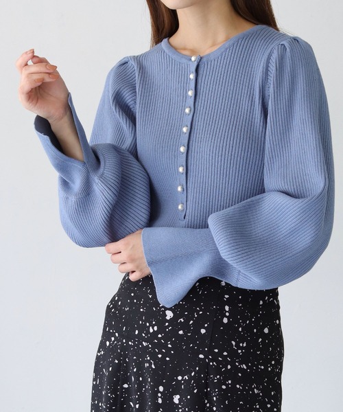 HER CLOSET(ハークローゼット)の「【Twenty Three】2wayパール釦リブニット(ニット/セーター・レディース・ブラック/オフホワイト/ブルー/ライトグリーン/ラベンダー・FREE)」の5枚目の写真