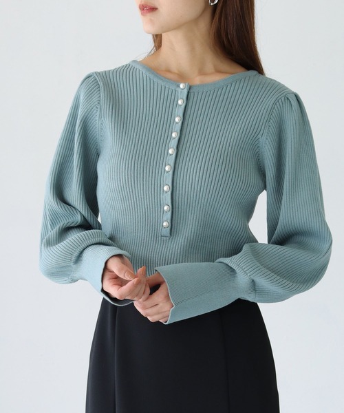 HER CLOSET(ハークローゼット)の「【Twenty Three】2wayパール釦リブニット(ニット/セーター・レディース・ブラック/オフホワイト/ブルー/ライトグリーン/ラベンダー・FREE)」の18枚目の写真