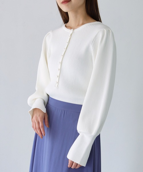 HER CLOSET(ハークローゼット)の「【Twenty Three】2wayパール釦リブニット(ニット/セーター・レディース・ブラック/オフホワイト/ブルー/ライトグリーン/ラベンダー・FREE)」の6枚目の写真