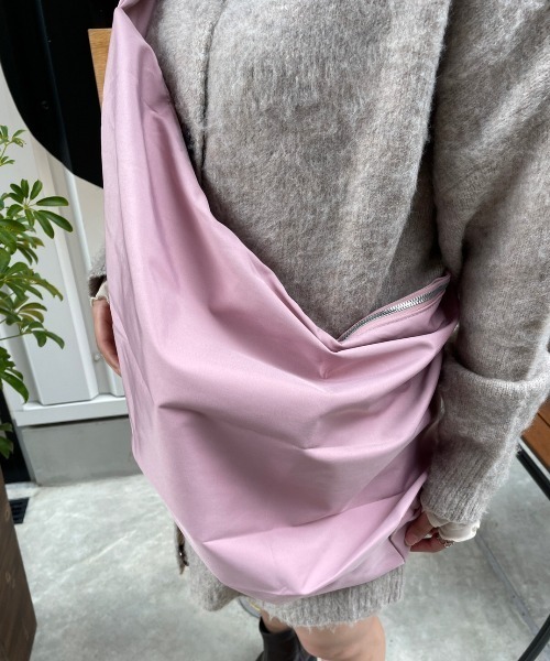 nemne store（ネンネストア）の「ナイロンメッセンジャーバッグ（ショルダーバッグ・レディース・ブラック/ピンク/アイボリー・フリー）」の14枚目の写真