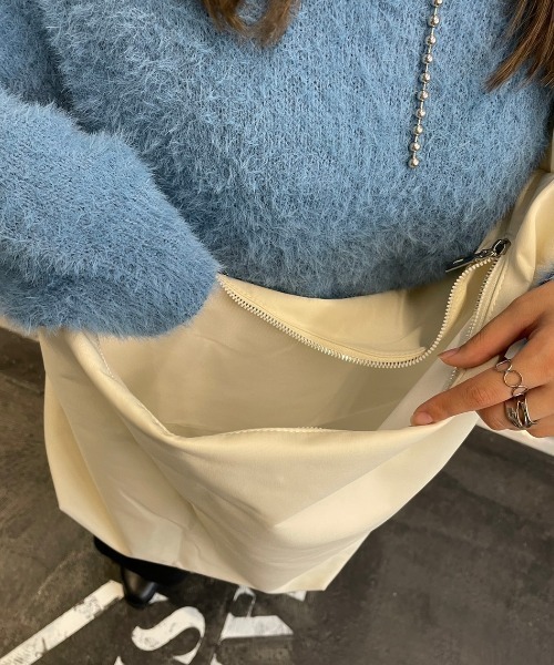 nemne store（ネンネストア）の「ナイロンメッセンジャーバッグ（ショルダーバッグ・レディース・ブラック/ピンク/アイボリー・フリー）」の5枚目の写真