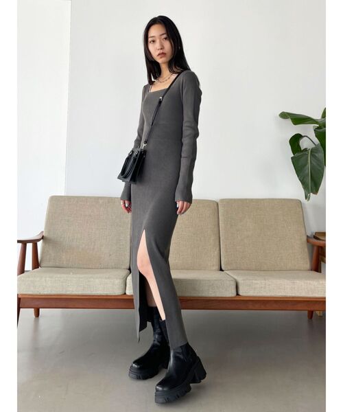 EMODA（エモダ）の「リブスリットロングワンピース（ワンピース・レディース・ブラック/グレー/ブラウン・FREE）」の7枚目の写真