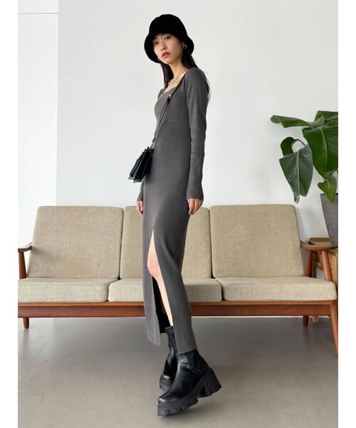 EMODA（エモダ）の「リブスリットロングワンピース（ワンピース・レディース・ブラック/グレー/ブラウン・FREE）」の9枚目の写真