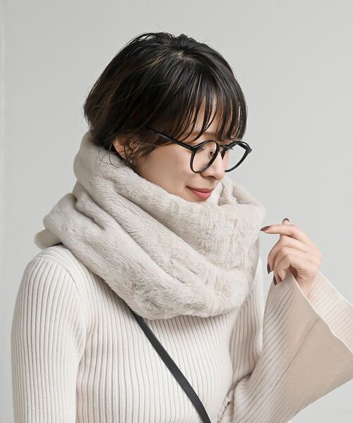 rps（アールピーエス）の「フェイクファースヌード（ネックウォーマー/スヌード・レディース・ライトグレー/ピンクベージュ/チャコールグレー/ベージュ系その他/モカ/アイボリー・フリー）」の5枚目の写真
