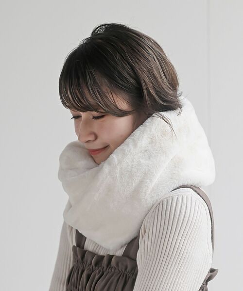 rps（アールピーエス）の「フェイクファースヌード（ネックウォーマー/スヌード・レディース・ライトグレー/ピンクベージュ/チャコールグレー/ベージュ系その他/モカ/アイボリー・フリー）」の11枚目の写真