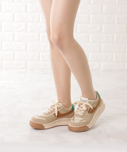 Lace Ladies(レースレディース)の「PUレザーローカットスニーカー(スニーカー・レディース・ベージュ/ブラック/グリーン・24.5/25/22.5/23.5/23/24)」の11枚目の写真