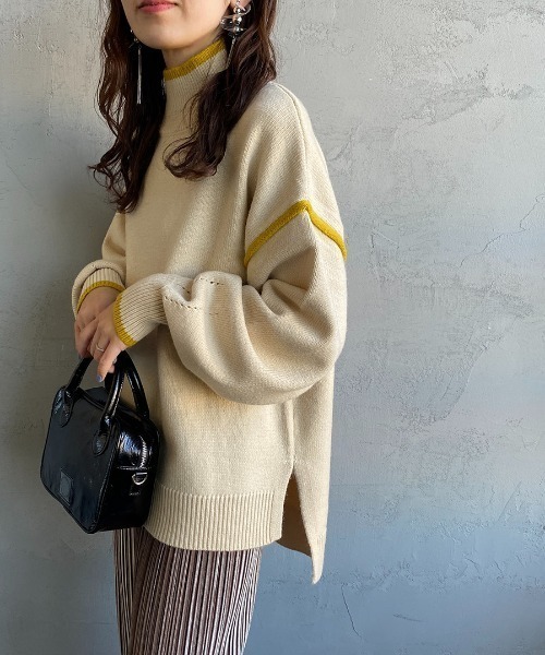 JEANS FACTORY （ジーンズファクトリー）の「[MAISON DE L'ALLURE/メゾンドゥラリュール] 配色パイピング タートルネックニットプルオーバー（ニット/セーター・レディース・イエロー/オレンジ/ブラック/オフホワイト/ブルー・F）」の2枚目の写真