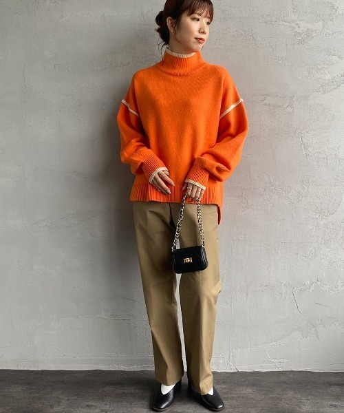 JEANS FACTORY （ジーンズファクトリー）の「[MAISON DE L'ALLURE/メゾンドゥラリュール] 配色パイピング タートルネックニットプルオーバー（ニット/セーター・レディース・イエロー/オレンジ/ブラック/オフホワイト/ブルー・F）」の10枚目の写真