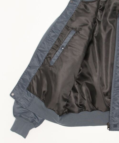 AMERICAN RAG CIE（アメリカンラグシー）の「MILITARY FLIGHT JACKET（MA-1・メンズ・ブラック/グレー・M/L）」の4枚目の写真