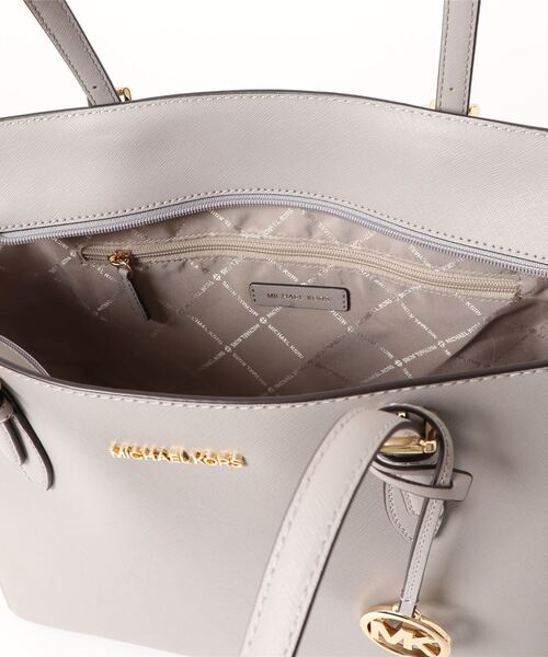 MICHAEL KORS(マイケルコース)の「GILLY LG DRWSTG TRVL トート(トートバッグ・レディース・グレー系・FREE)」の2枚目の写真