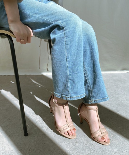 MAMIAN（マミアン）の「Tストラップ シンプル サンダル (7.0cmヒール)（サンダル・レディース・グレイッシュベージュ/ホワイト/ブラック/シルバー・S/LL/M/L）」の4枚目の写真