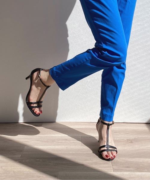 MAMIAN（マミアン）の「Tストラップ シンプル サンダル (7.0cmヒール)（サンダル・レディース・グレイッシュベージュ/ホワイト/ブラック/シルバー・S/LL/M/L）」の6枚目の写真