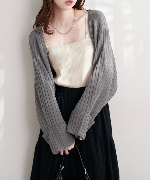 natural couture(ナチュラルクチュール)の「袖口ターンバックリブボレロ(カーディガン/ボレロ・レディース・ベージュ/サックスブルー/オフホワイト/グレー・FREE)」の3枚目の写真