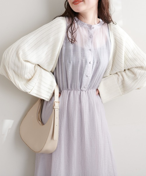 natural couture(ナチュラルクチュール)の「袖口ターンバックリブボレロ(カーディガン/ボレロ・レディース・ベージュ/サックスブルー/オフホワイト/グレー・FREE)」の2枚目の写真
