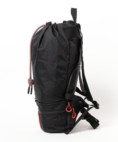 Ray BEAMS(レイビームス)の「【WEB限定】HUNTER / トラベル リップストップ リサイクル ナイロン 2WAY バックパック(バックパック/リュック・レディース・ブラック・ONE SIZE)」の5枚目の写真