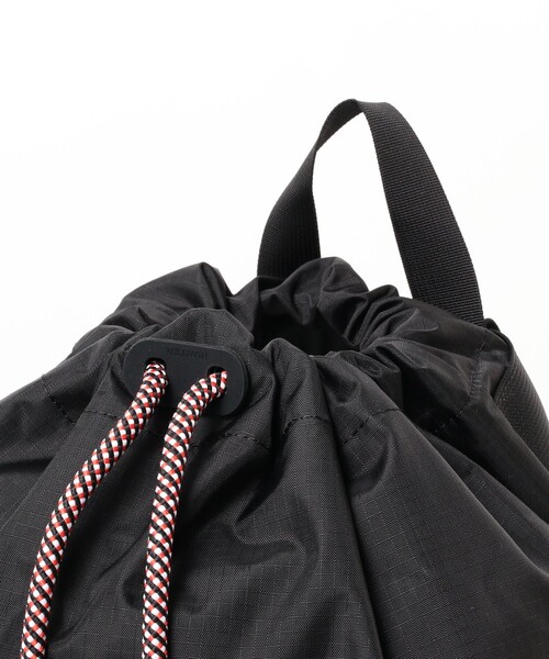 Ray BEAMS(レイビームス)の「【WEB限定】HUNTER / トラベル リップストップ リサイクル ナイロン 2WAY バックパック(バックパック/リュック・レディース・ブラック・ONE SIZE)」の8枚目の写真