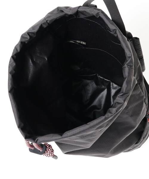 Ray BEAMS(レイビームス)の「【WEB限定】HUNTER / トラベル リップストップ リサイクル ナイロン 2WAY バックパック(バックパック/リュック・レディース・ブラック・ONE SIZE)」の9枚目の写真