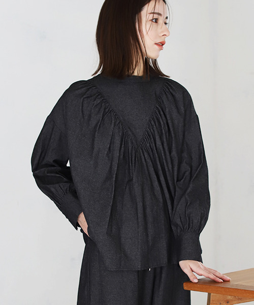 デニムギャザーデザイントップス（シャツ/ブラウス）｜REAL CUBE（リアルキューブ）