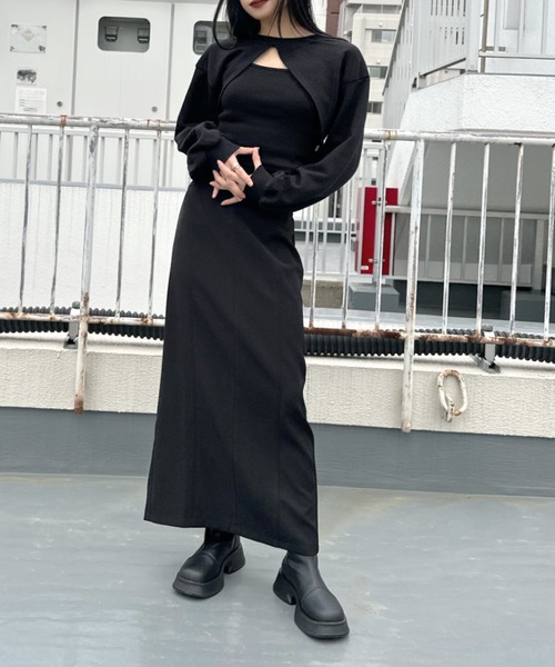 LVEU.(ラブユ.)の「Cropped layered sweat & cami set / クロップドレイヤードスウェット&キャミセット(Tシャツ/カットソー・レディース・ブラック・FREE)」の4枚目の写真