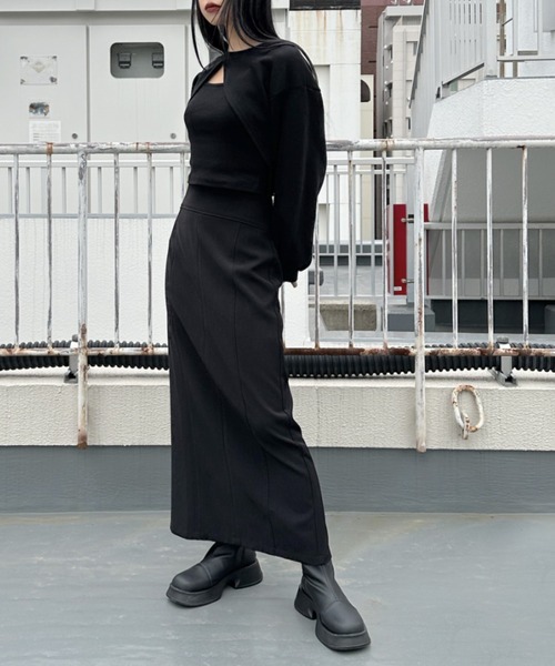 LVEU.(ラブユ.)の「Cropped layered sweat & cami set / クロップドレイヤードスウェット&キャミセット(Tシャツ/カットソー・レディース・ブラック・FREE)」の2枚目の写真