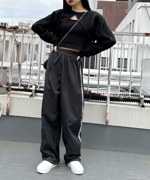 LVEU.(ラブユ.)の「Cropped layered sweat & cami set / クロップドレイヤードスウェット&キャミセット(Tシャツ/カットソー・レディース・ブラック・FREE)」の13枚目の写真