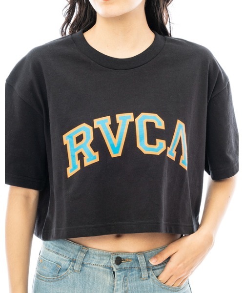 RVCA(ルーカ)の「RVCA レディース BETTER ARCH TEE Tシャツ【2023年夏モデル】/ルーカカレッジロゴクロップド半袖Tシャツ(Tシャツ/カットソー・レディース・ブルー/ブラック/ホワイト・SMALL/MEDIUM/LARGE)」の3枚目の写真