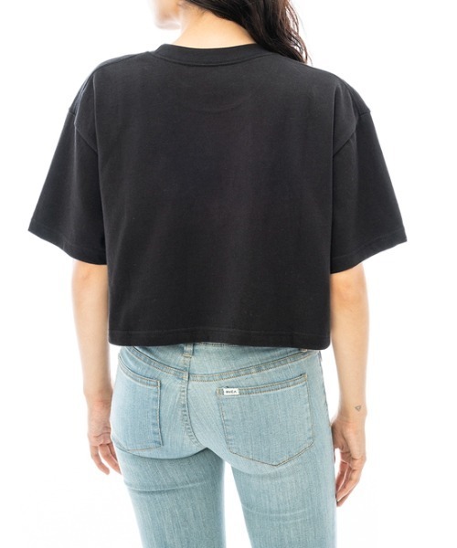 RVCA(ルーカ)の「RVCA レディース BETTER ARCH TEE Tシャツ【2023年夏モデル】/ルーカカレッジロゴクロップド半袖Tシャツ(Tシャツ/カットソー・レディース・ブルー/ブラック/ホワイト・SMALL/MEDIUM/LARGE)」の7枚目の写真