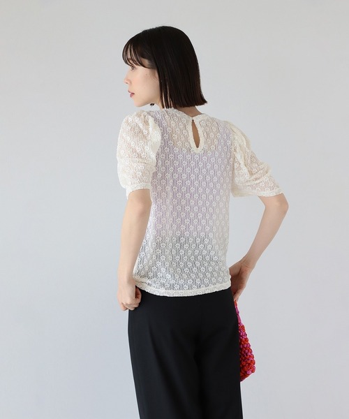 Ray BEAMS(レイビームス)の「Ray BEAMS / フラワー レース ギャザー スリーブ Tシャツ(Tシャツ/カットソー・レディース・オフホワイト/ブラック・ONE SIZE)」の7枚目の写真