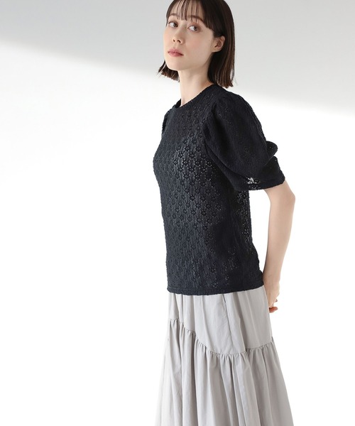 Ray BEAMS(レイビームス)の「Ray BEAMS / フラワー レース ギャザー スリーブ Tシャツ(Tシャツ/カットソー・レディース・オフホワイト/ブラック・ONE SIZE)」の8枚目の写真