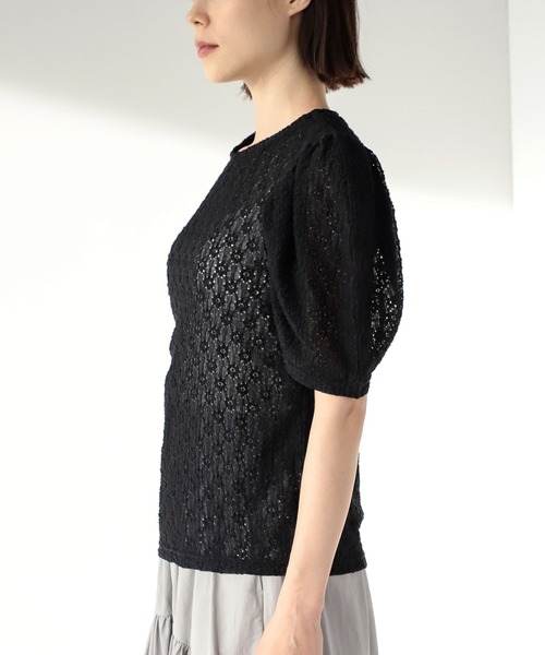 Ray BEAMS(レイビームス)の「Ray BEAMS / フラワー レース ギャザー スリーブ Tシャツ(Tシャツ/カットソー・レディース・オフホワイト/ブラック・ONE SIZE)」の14枚目の写真