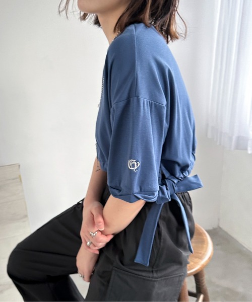 EPIMI E'PIMMY（エピミエピミー）の「裾ドロストクロップドTシャツ（Tシャツ/カットソー・レディース・オートミール/ブラック/オフホワイト/ブルー・MEDIUM）」の4枚目の写真